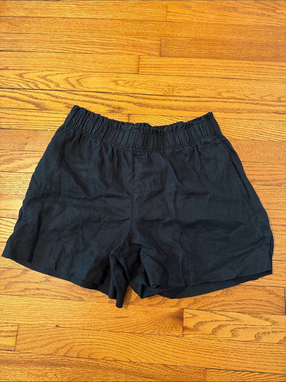 Quince Black High-Waist 100% Linen Elastic Shorts